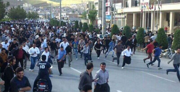 İran Mahabad'da Farinaz isyanı