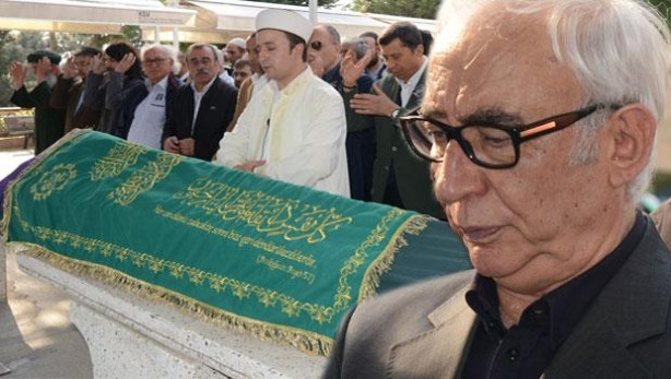 Şener Şen annesini son yolculuğuna uğurladı