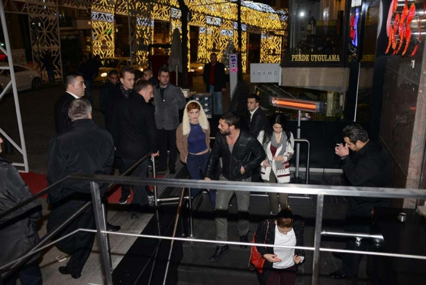 Eski sevgiliden Kenan'a gönderme