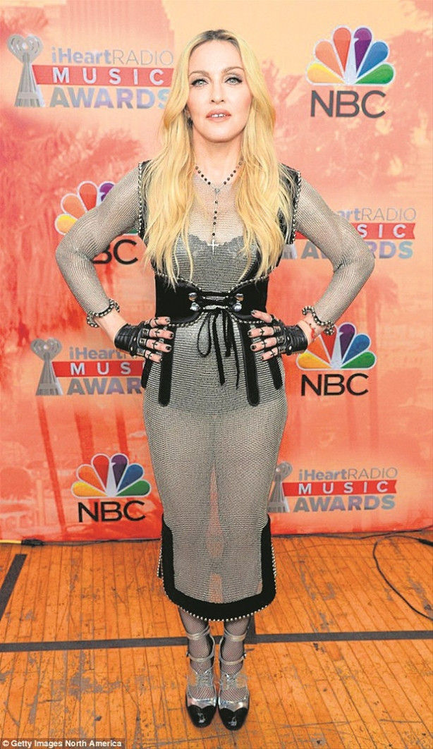 Madonna'nın kızı kendi izinde