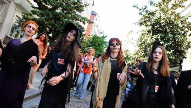 İstanbul'u zombiler bastı