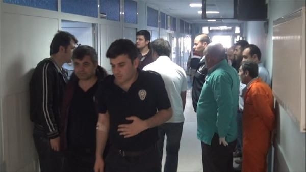 Polisler kaza yaptı: 17 yaralı