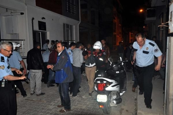 Karşıt görüşlü 2 grup arasında kavga: 3 yaralı, 9 gözaltı