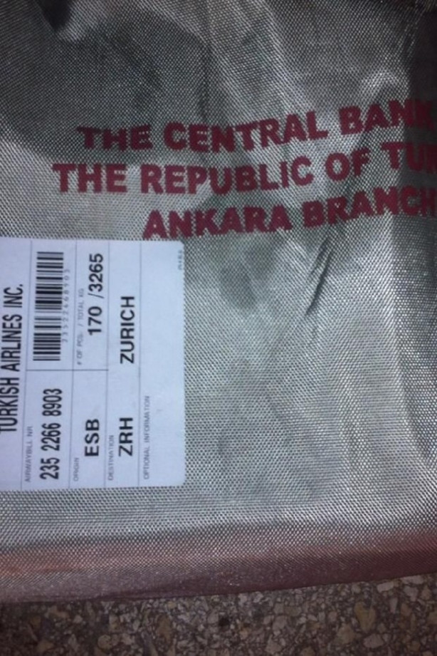 Atatürk Havalimanı apronuna Merkez Bankası'nın banknotları saçıldı