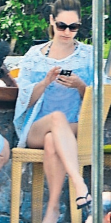 Kelly Brook çekti çekti paylaştı