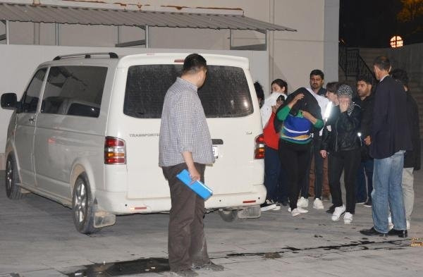 VIP minibüsle tarlada fuhuş