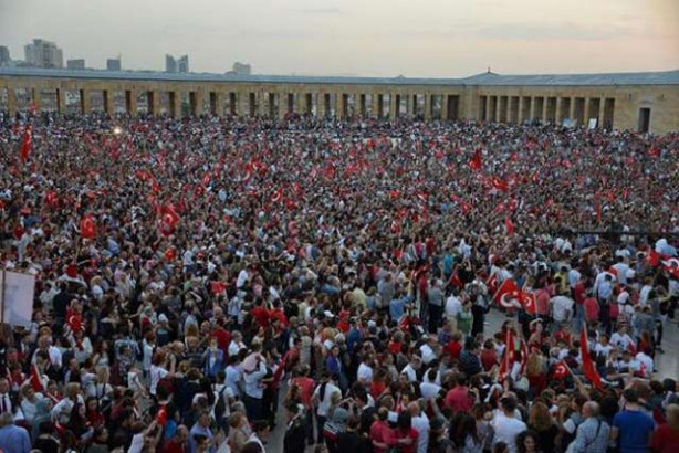 Vatandaşlar Anıtkabir’e akın etti