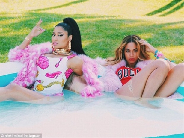 Nicki Minaj'dan olay klip!