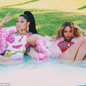Nicki Minaj'dan olay klip!
