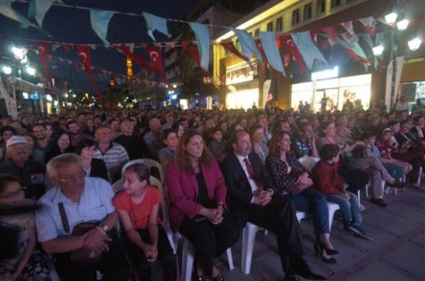 Edirne'de 'mecburen' sokak tiyatrosu