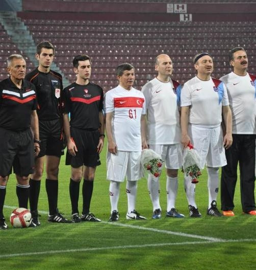 Davutoğlu Avni Aker'de