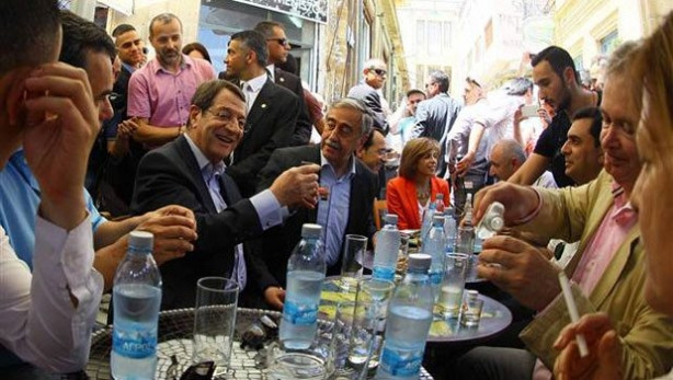 Akıncı ve Anastasiadis, Lefkoşa’nın Türk ve Rum çarşılarını gezdi - Resim: 1