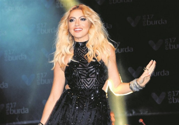 Hadise Lopez gibi taştı!