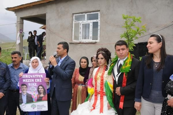 Yüksekova Havaalanı'nın açılışı için 'katılım talimatı' i