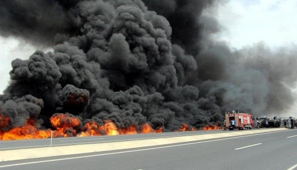 Nusaybin’de hampetrol yüklü tanker alev alev yandı