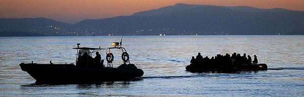 Suriyeli kaçaklar İstanköy’de karaya çıkar çıkmaz namaz kıldı