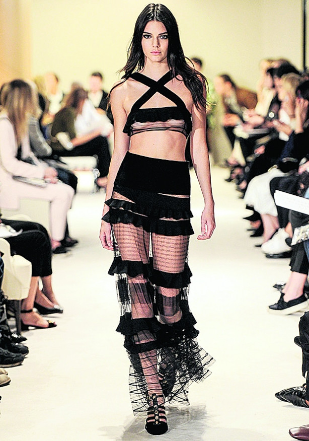 Kendall Jenner 6 yakın koruma istedi !
