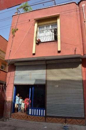 6 çocukla, tuvaleti, banyosu olmayan depoda yaşam savaşı veriyor