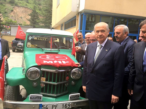 Bahçeli’ye 1952 model cip hediye edildi