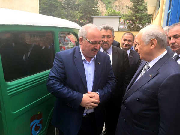 Bahçeli’ye 1952 model cip hediye edildi
