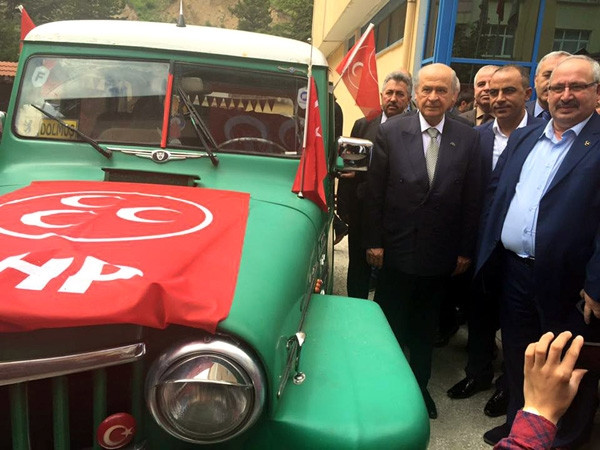 Bahçeli’ye 1952 model cip hediye edildi