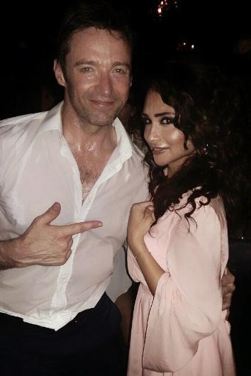 Hugh Jackman’dan göbek şov