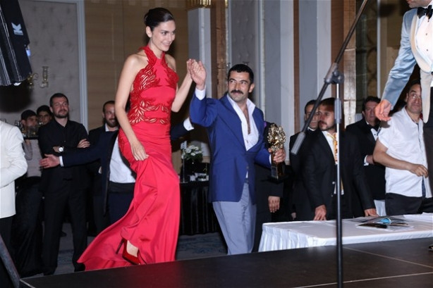 Bergüzar Korel kraliçe gibi