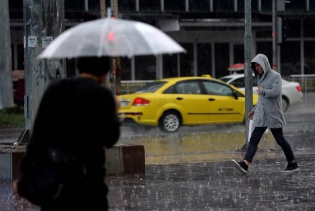Ankara'da yollar göle döndü