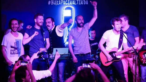 Ünlüler 'Kapak' partisinde