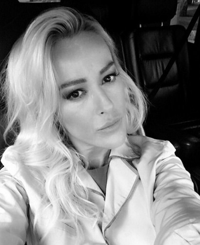 Helin Avşar tanga bikiniyle görüntülendi