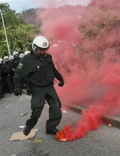 G7 karşıtı protestoya polis müdahalesi