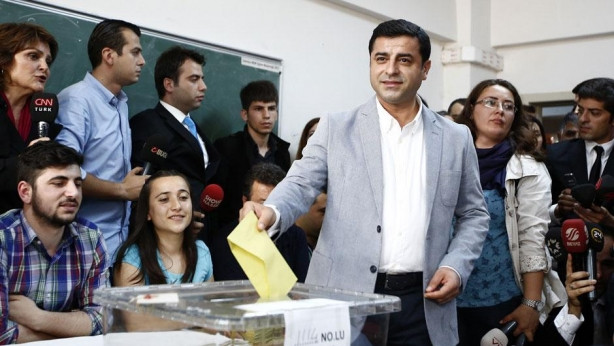 Selahattin Demirtaş oyunu kullandı