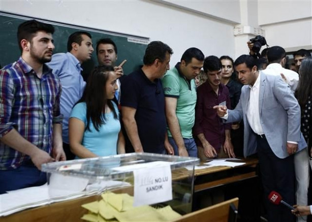 Selahattin Demirtaş oyunu kullandı