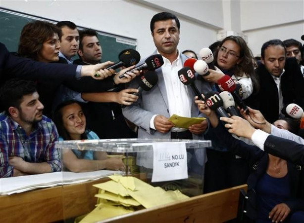 Selahattin Demirtaş oyunu kullandı