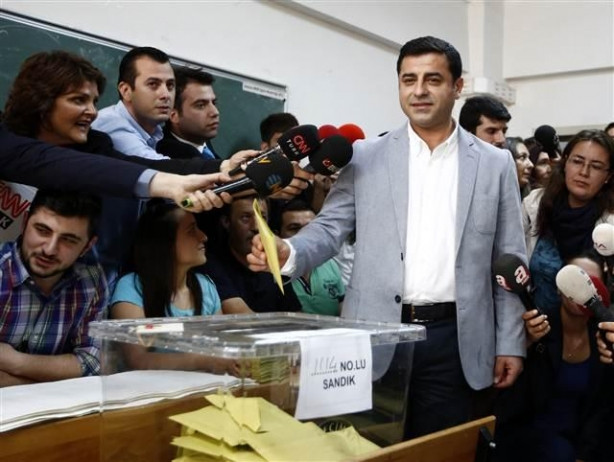 Selahattin Demirtaş oyunu kullandı
