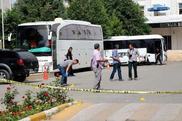 Oyları almaya giden polis kendini yaraladı