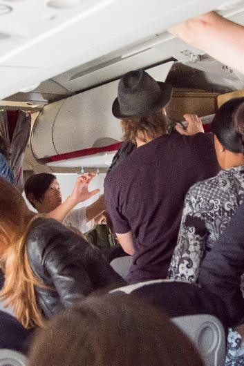 Angelina Jolie ve Brad Pitt ekonomi sınıfında uçtu