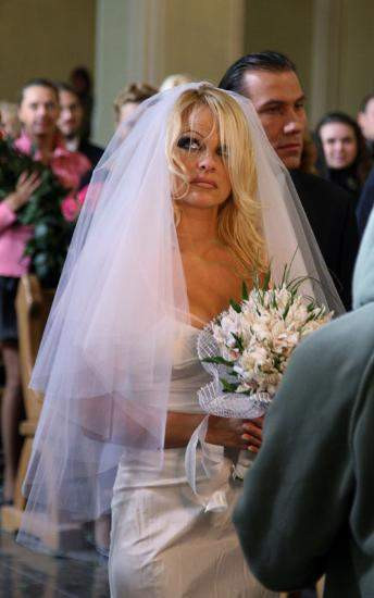 Pamela Anderson 4. kez gelin oldu