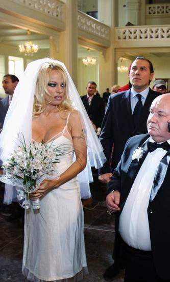 Pamela Anderson 4. kez gelin oldu