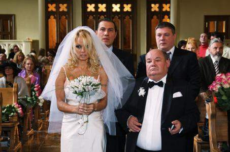 Pamela Anderson 4. kez gelin oldu