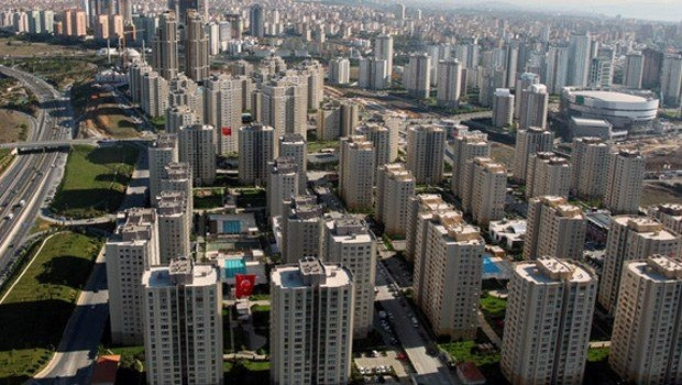 İstanbul’da dar gelirliye uygun konut üretilemiyor, lükslerde stok şişti