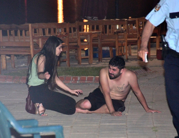 Mezuniyet kutlamasından dönerken göle uçtular