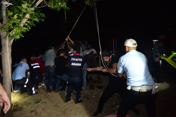 Mezuniyet kutlamasından dönerken göle uçtular