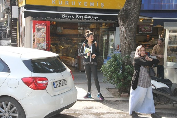 Berrak Tüzünataç cipini satınca yaya kaldı