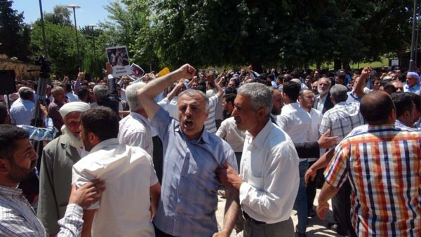 İhya-Der Başkanı için gıyabi cenaze namazında linç girişimi