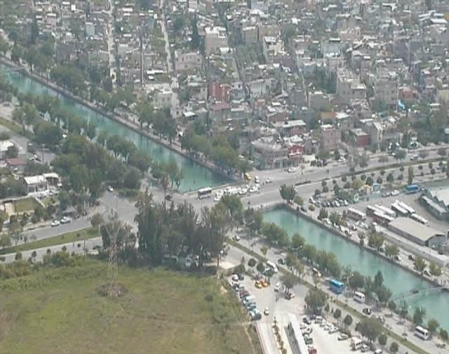 Su kanalında yüzenlere helikopterli operasyon