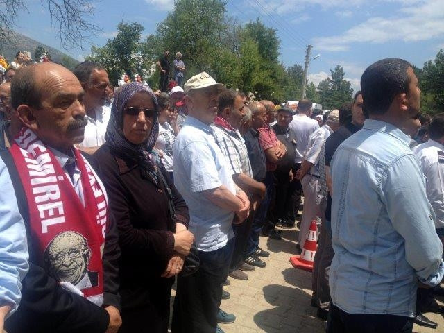 Süleyman Demirel toprağa verildi