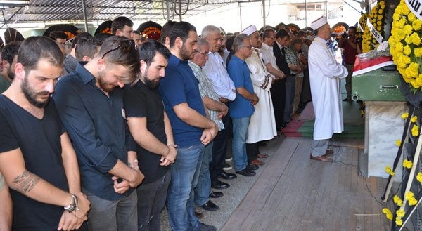 Babalar Günü'nde 20 yaşındaki oğlunu toprağa verdi