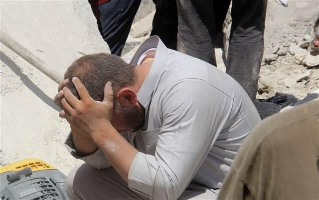 Suriye'de Esad varil bombasıyla vurdu