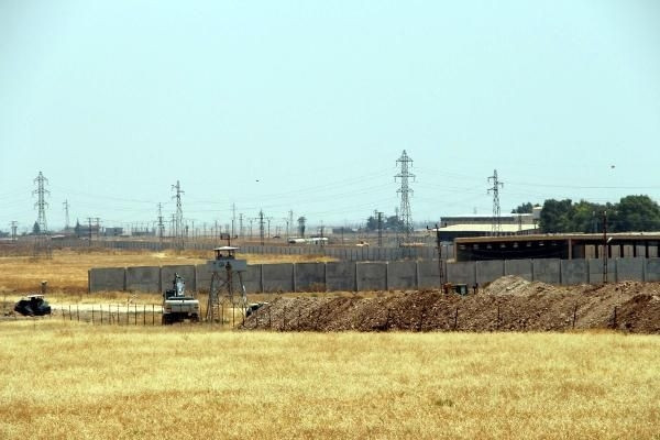 Sınıra hendek kazılıyor